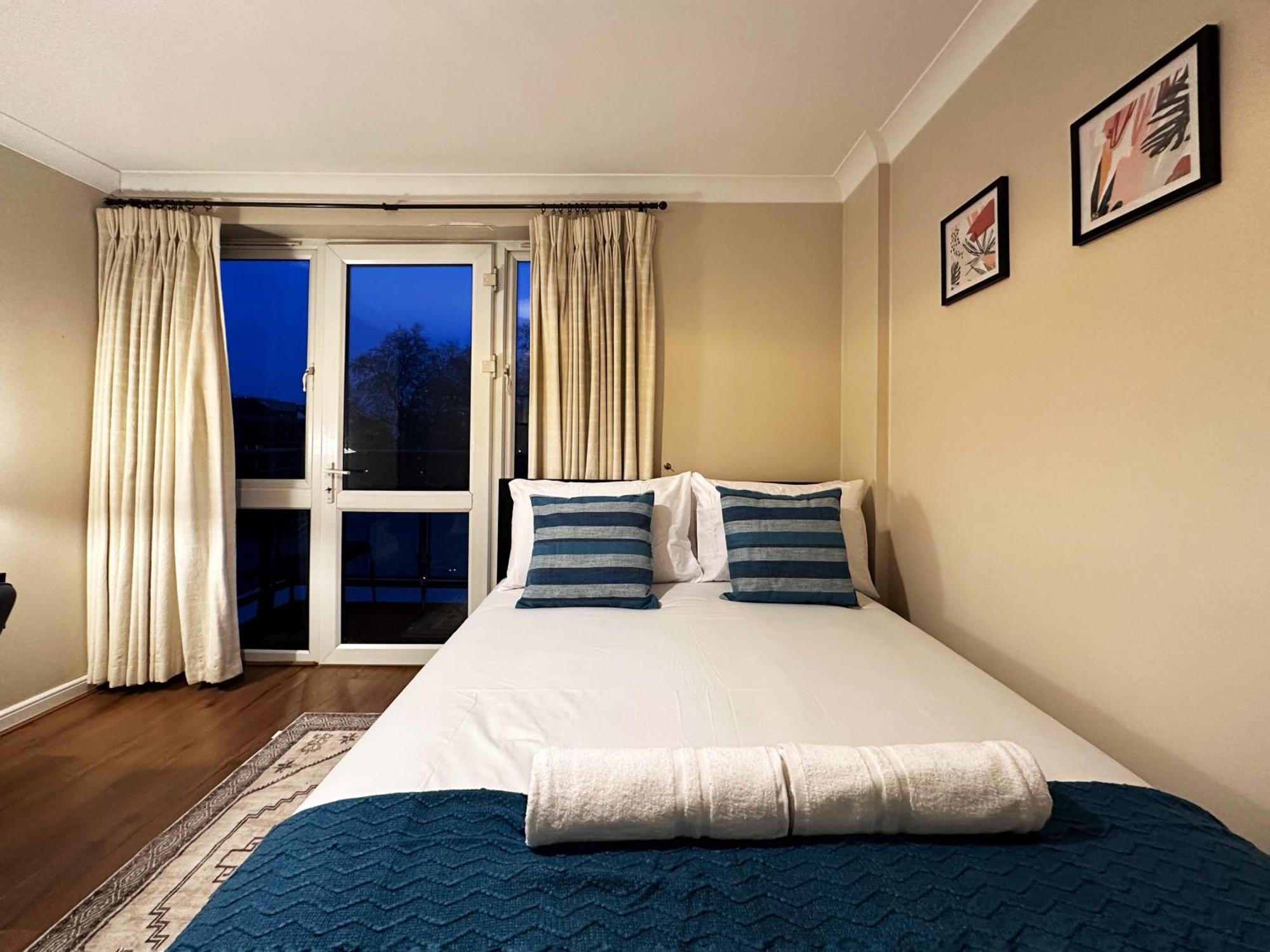 Apartamento Mia Place In Tower Hill, 2 Double Beds, Max 4 People, Free Parking Available Upon Request, Great Location *